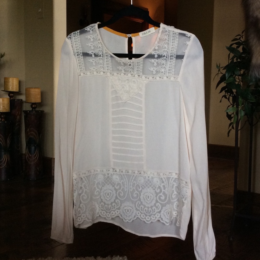 Long sleeve top from the Buckle