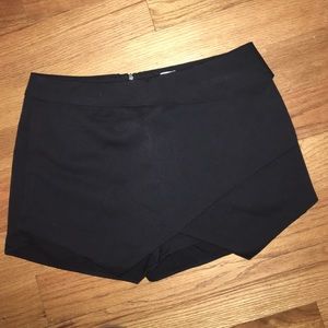 Black skort