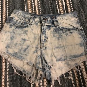 Distressed acid wash denim shorts!
