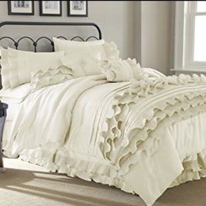Anastacia Ruffle Comforter Set (king)