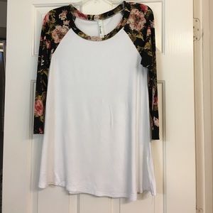Top with 3/4 length sleeves