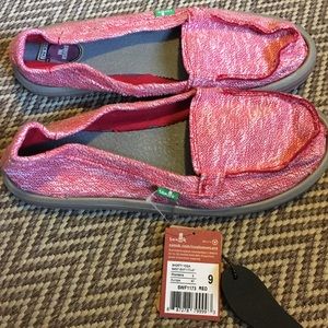 🔥PRICE DROP: Sanuk slip on shoes