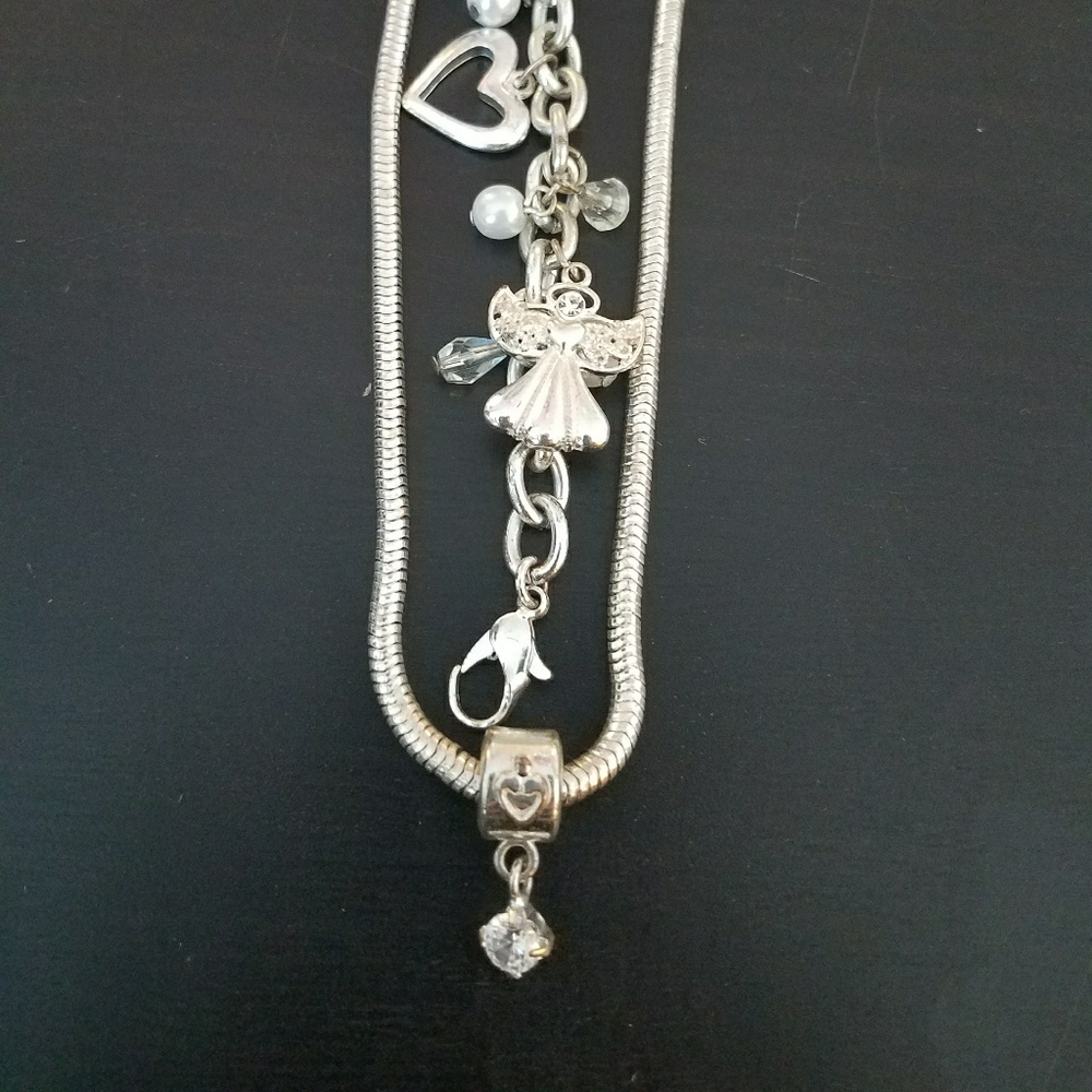 Silver necklace comes with bracelet