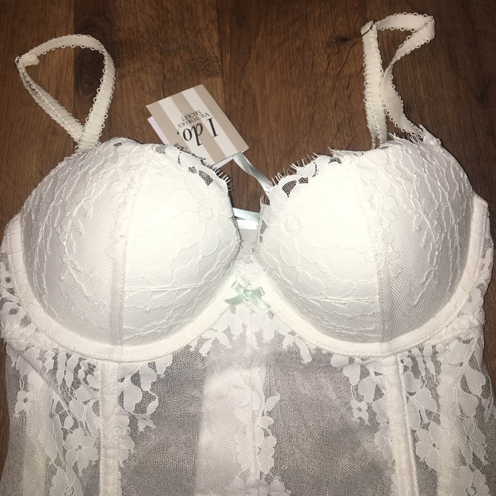 SOLD ON MERC** victoria's Secret Lingerie Bra too