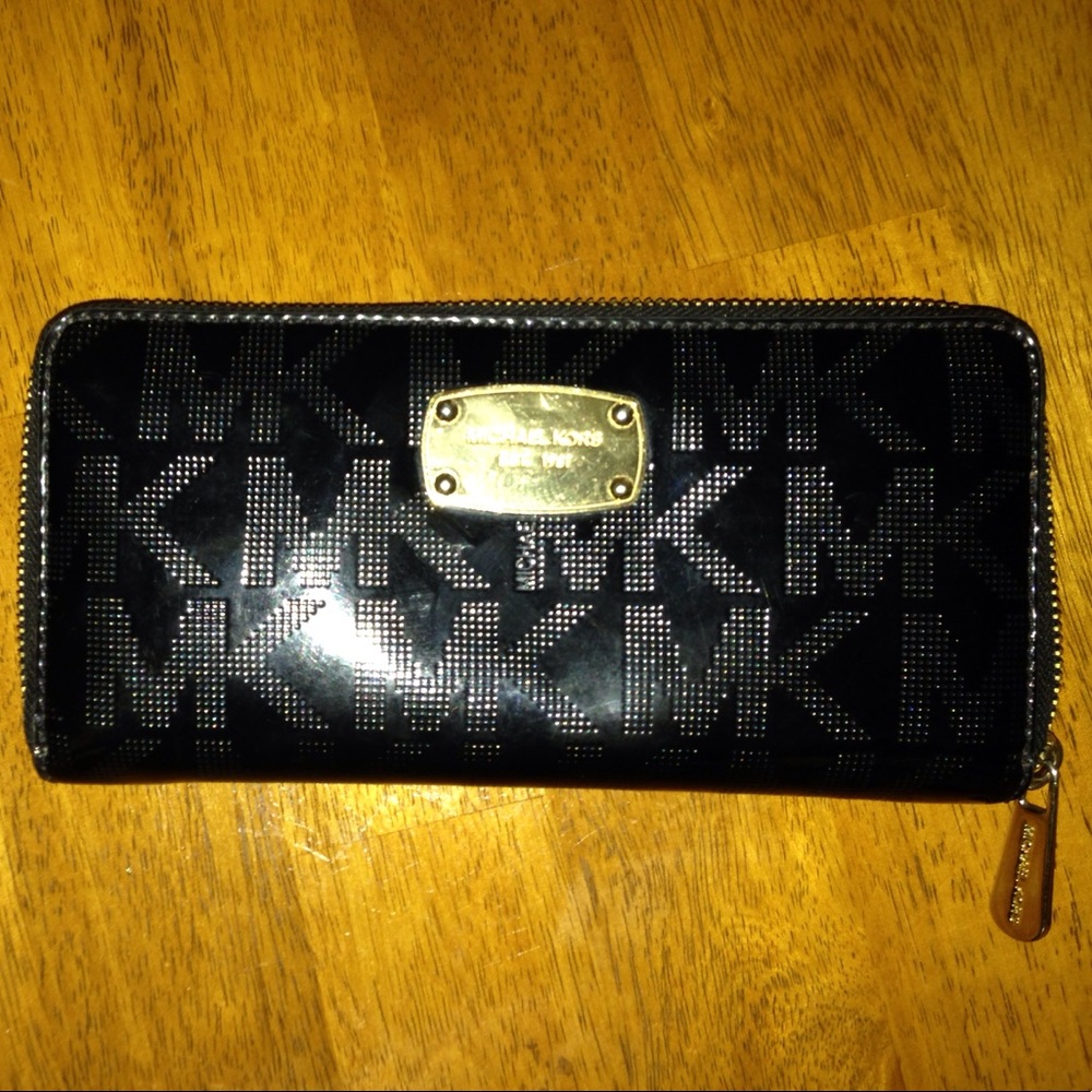 Black Michael Kors wallet in excellent condition!