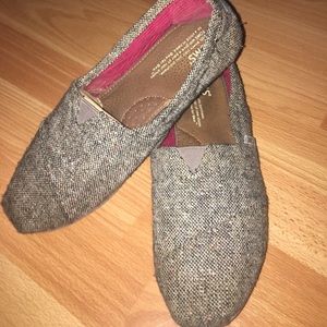 Gray Toms