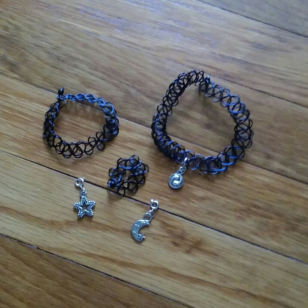 Choker, bracelet and ring with charms