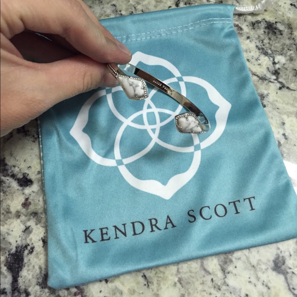 Kendra Scott silver bracelet w/white marble stone