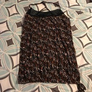 Multicolored tank with crossing back