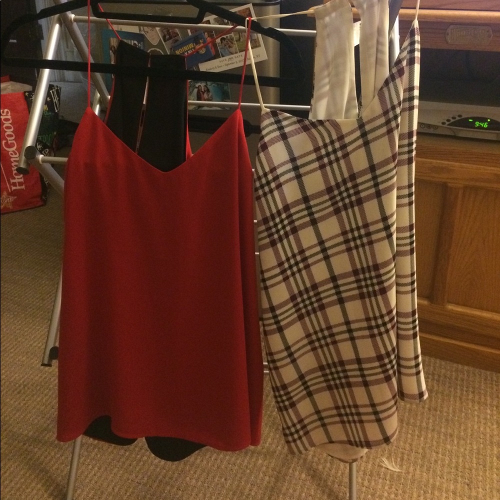 2 reversible Express tank tops