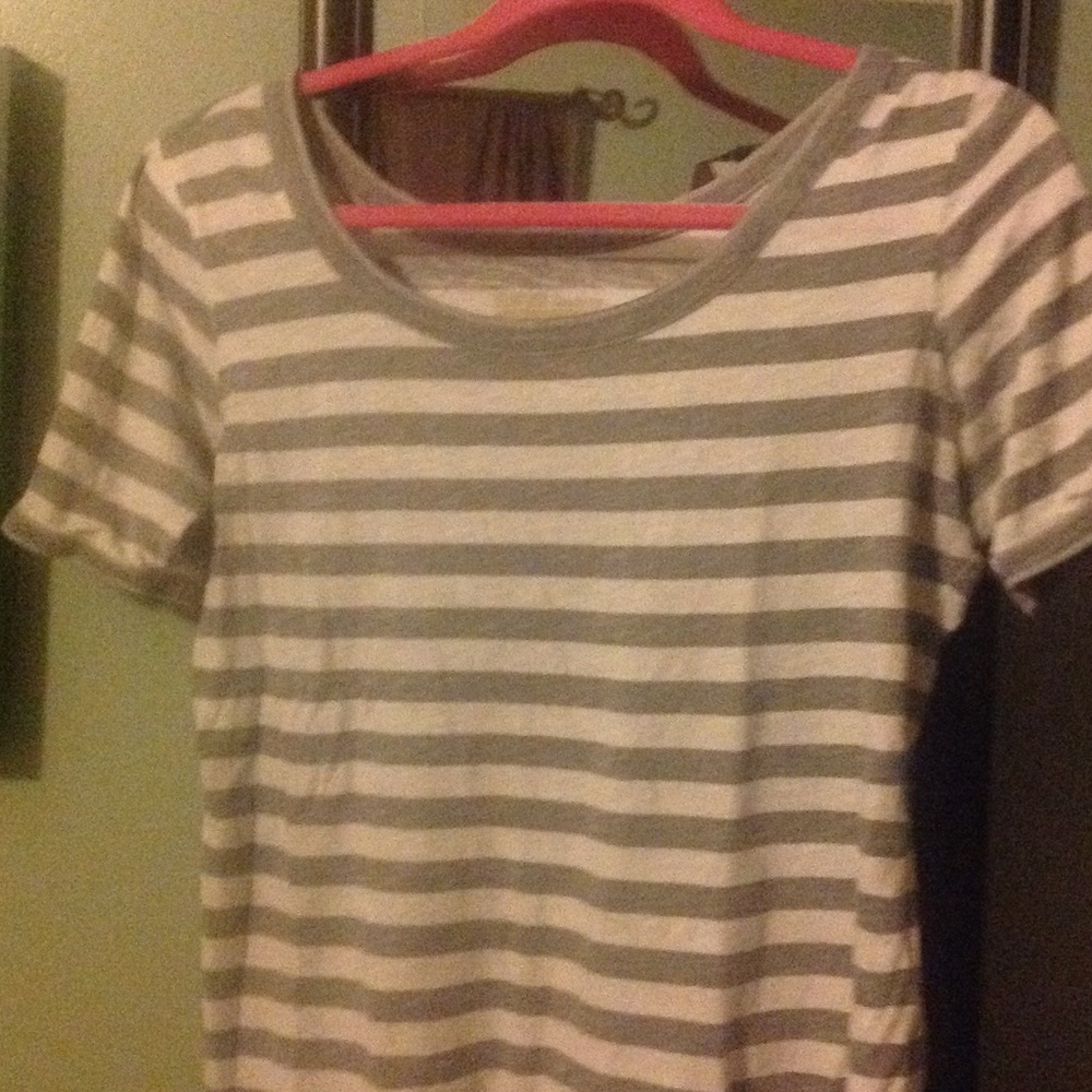 Mossimo white and blue stripe tee