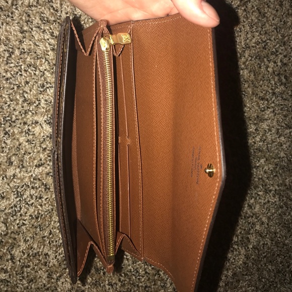 Louis Vuitton SARAH WALLET. - Picture 2 of 4