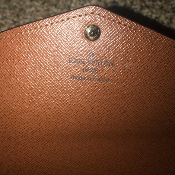 Louis Vuitton SARAH WALLET. - Picture 3 of 4