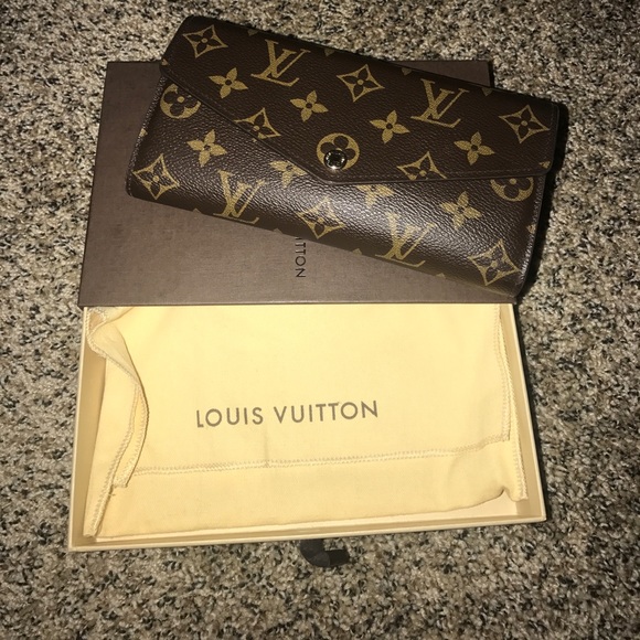 Louis Vuitton SARAH WALLET. - Picture 4 of 4