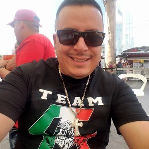 Meet your Posher, Efrain