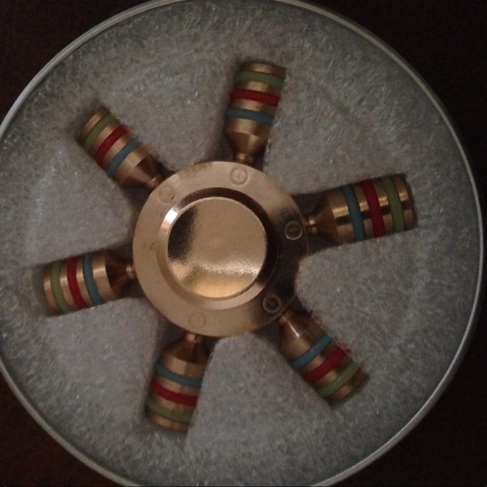 Brass metalic, 6 head fidget spinner