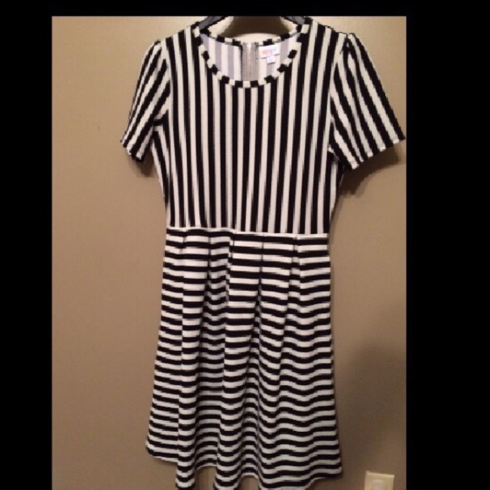 NWOT Lularoe Amelia Large Black White Striped