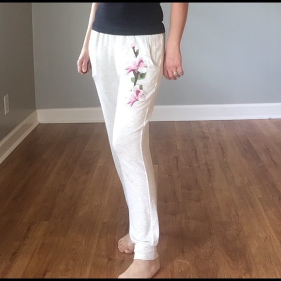 Embroidered Joggers Grey Soft Flower - Picture 7 of 8
