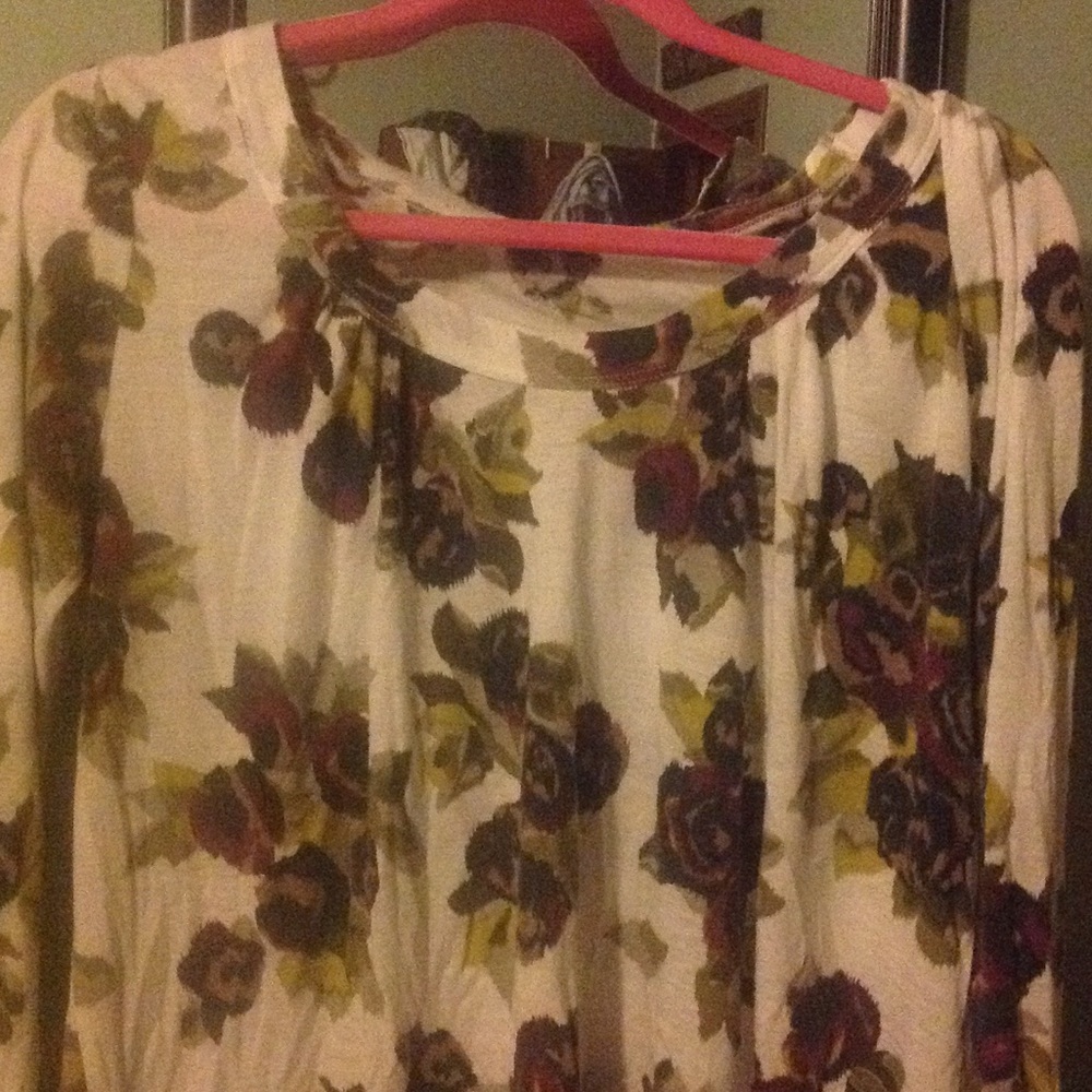 Gap pink and blue floral tee