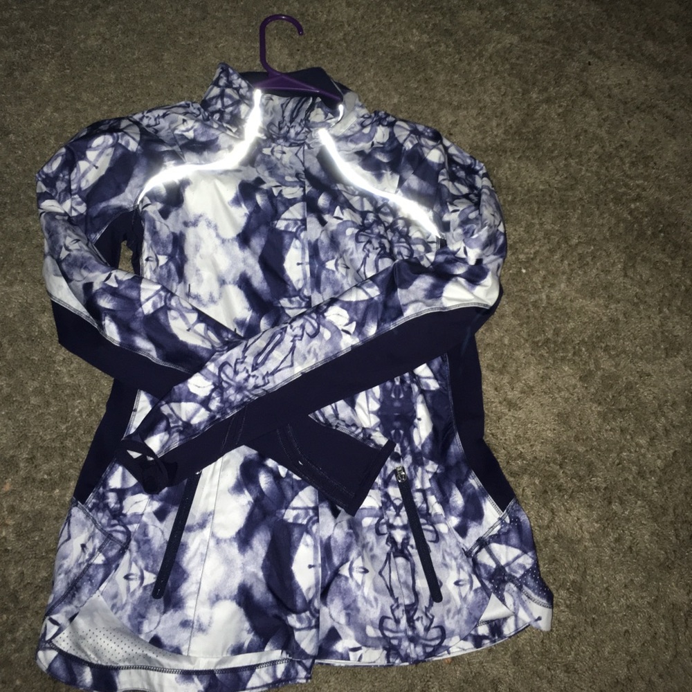 Lululemon top Sz 4 inkblue