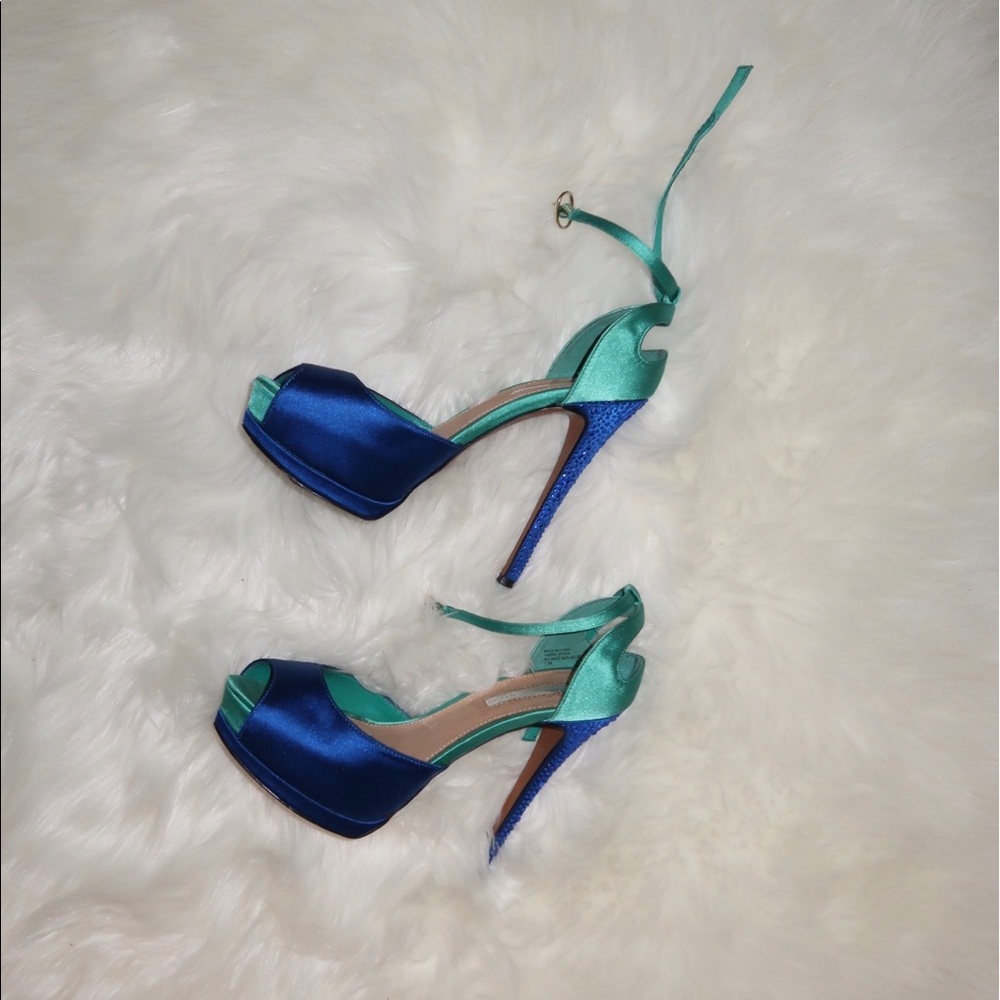✨S A L E✨ H by halston heels