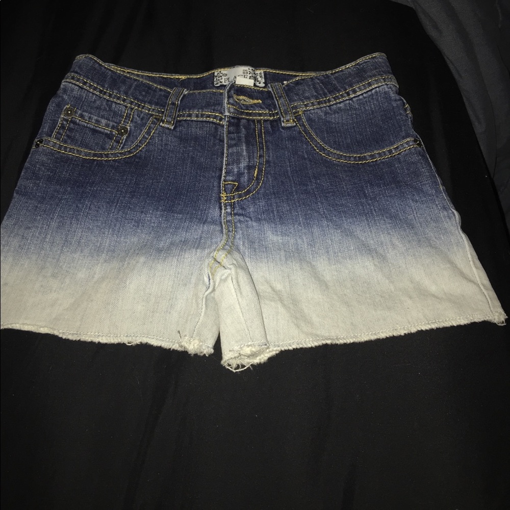 2 toned jean shorts
