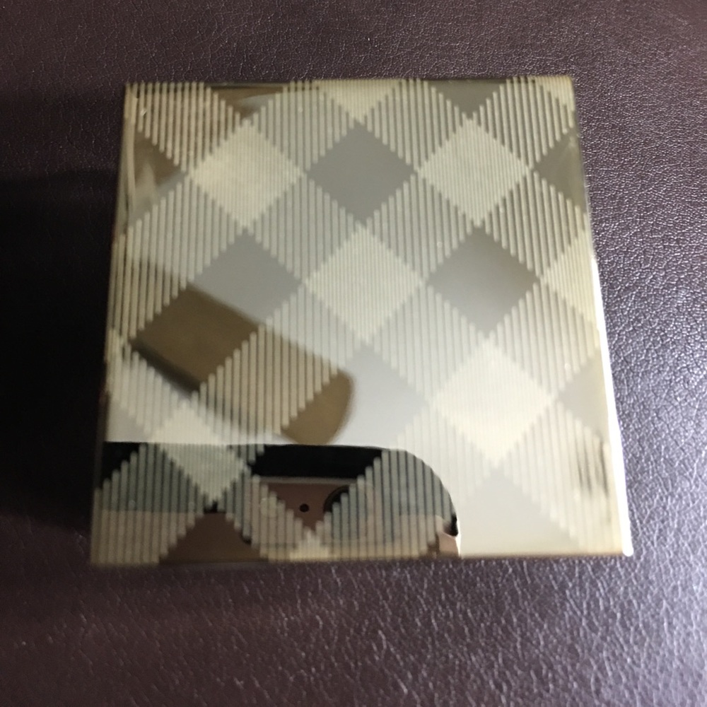 Limited edition Burberry shimmer cream shadow.