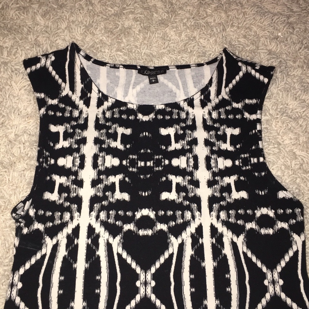 Black and white crop top