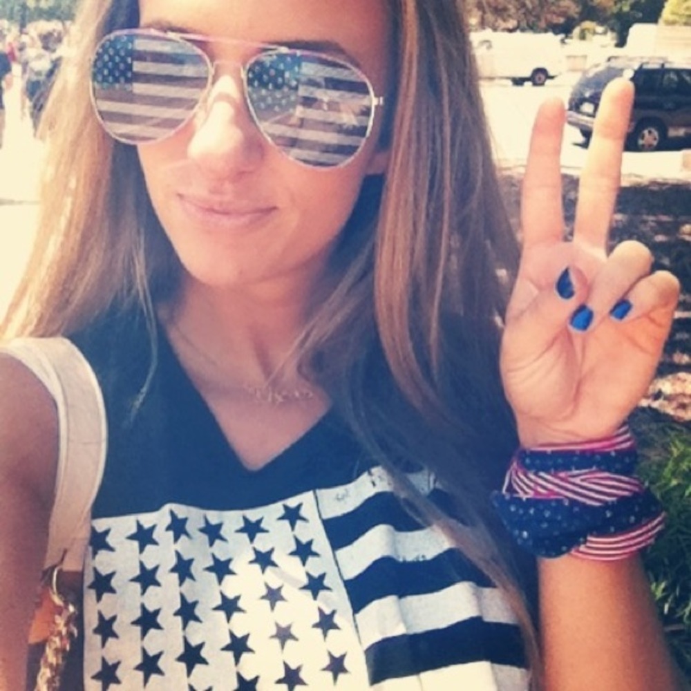 Tank top AND 🇺🇸 Sunglasses!