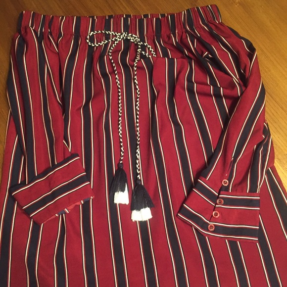 Classy & sophisticated off the shoulder dress - Picture 4 of 4