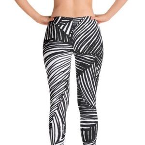 Vybrynt Black Striped Leggings