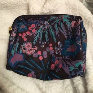 Cosmetic bag