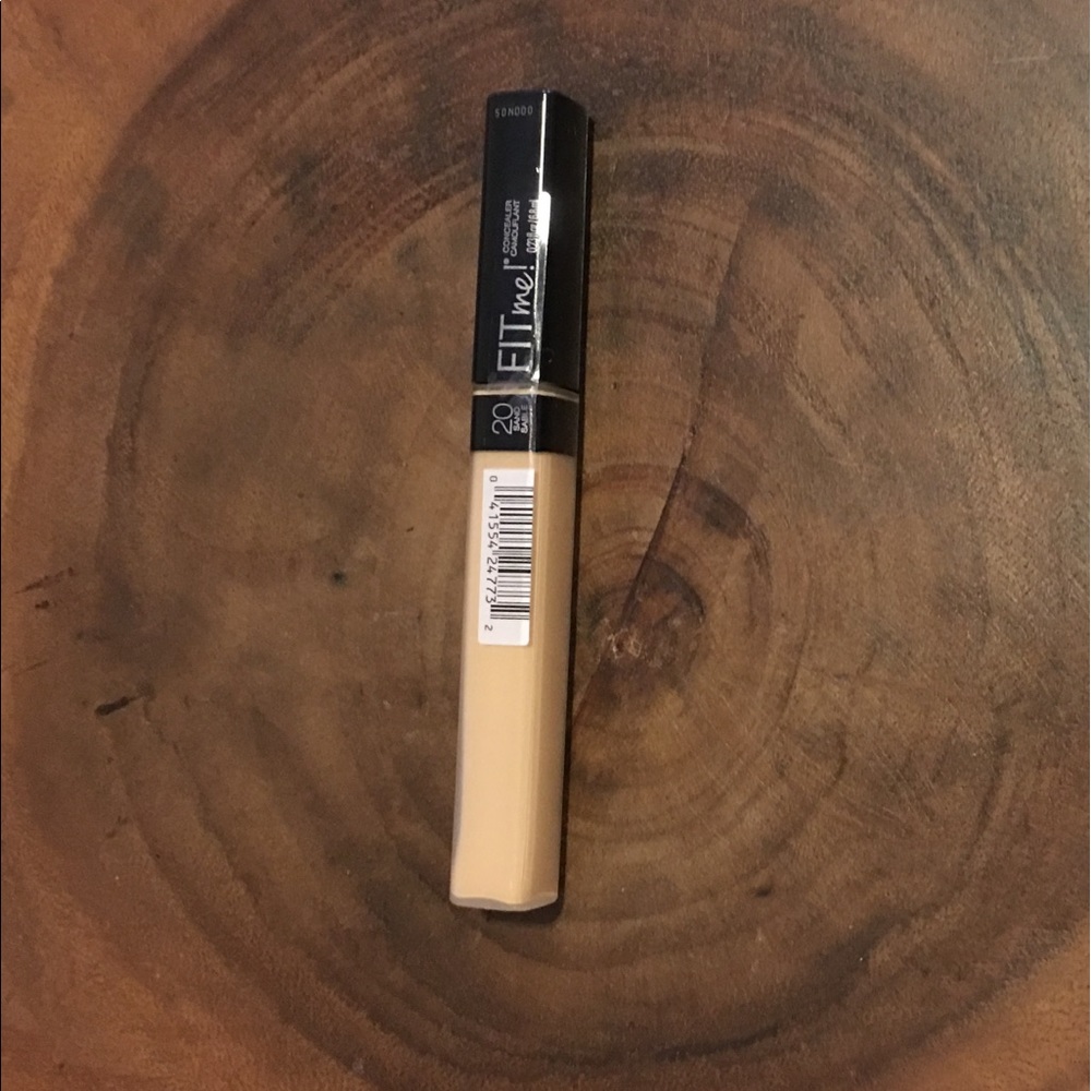 Maybelline Fit me concealer in shade 20