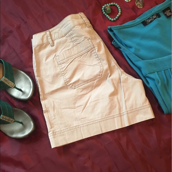 St. John Bay shorts - Picture 2 of 4