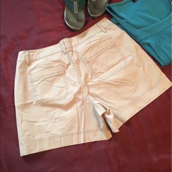 St. John Bay shorts - Picture 3 of 4