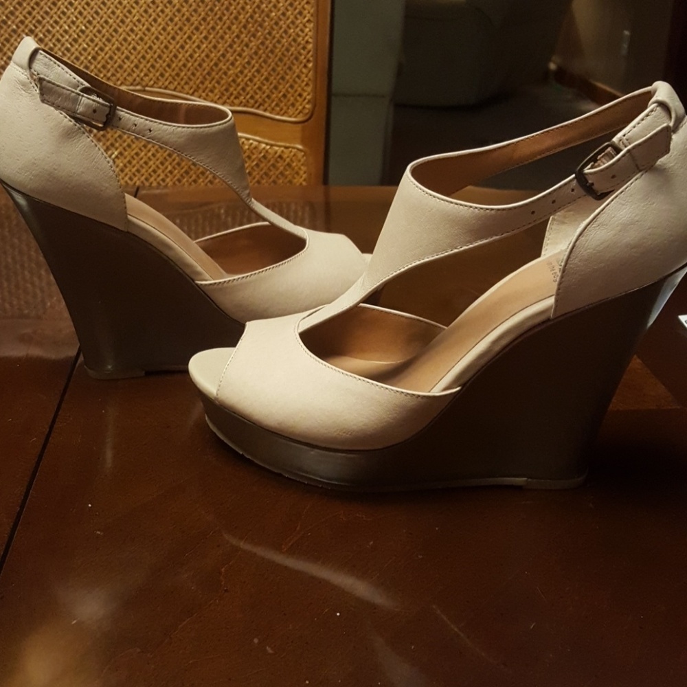 NWOT Classy Wedges