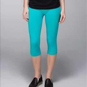 Lululemon in the flow Crop
