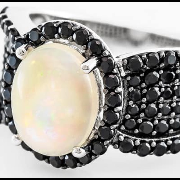 Oval Ethiopian Opal Ring- CLOSING SHOP - Picture 2 of 5