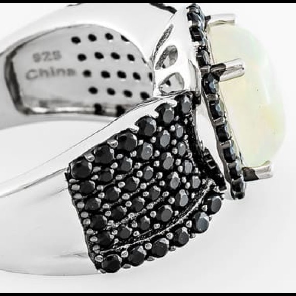 Oval Ethiopian Opal Ring- CLOSING SHOP - Picture 3 of 5