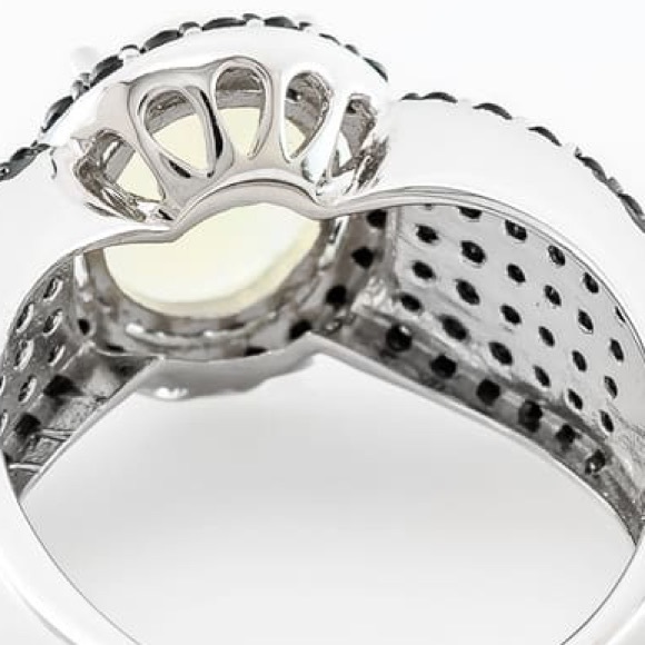 Oval Ethiopian Opal Ring- CLOSING SHOP - Picture 4 of 5