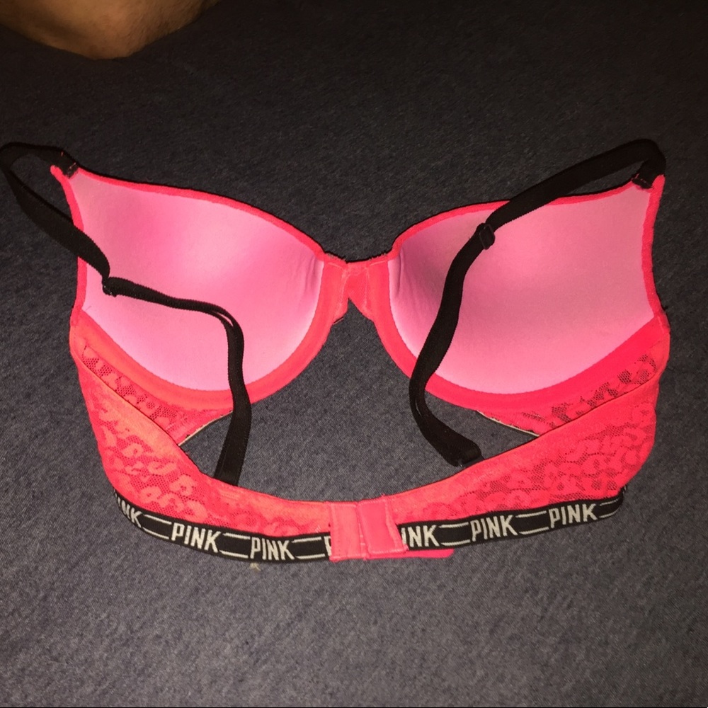 Pink bra! - Picture 2 of 3