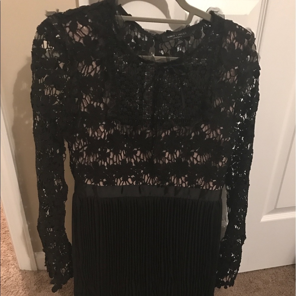 Romeo & Juliette Couture Lace Dress. Stunning! 💥