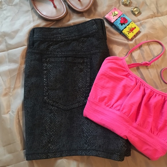 a.n.a. print black shorts - Picture 2 of 5