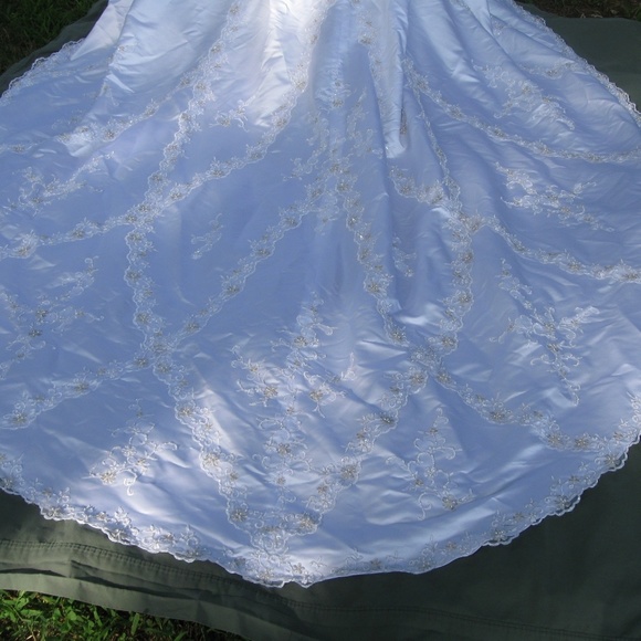 REDUCED!!!  Fairytale Wedding Dress - Picture 6 of 8