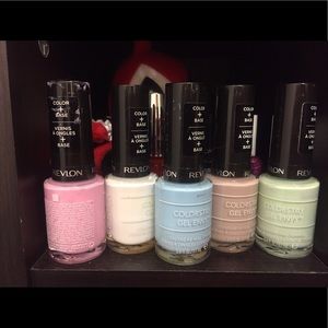 Assortment of 5 Revlon nail polish comes together