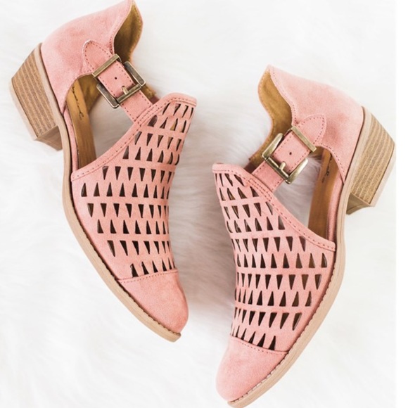 Mauve CUT OUT BUCKLE STRAP LOW STACKED BOOTIE - Picture 2 of 2