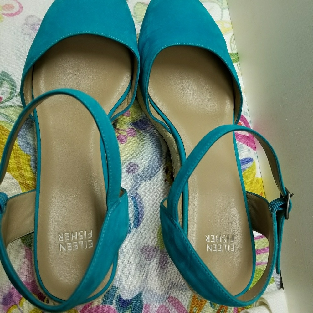 Shoes - Picture 4 of 8