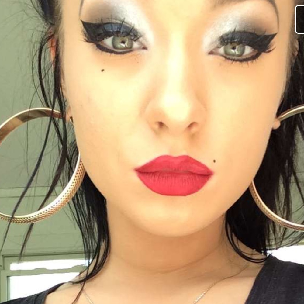 Meet your Posher, Siarrea