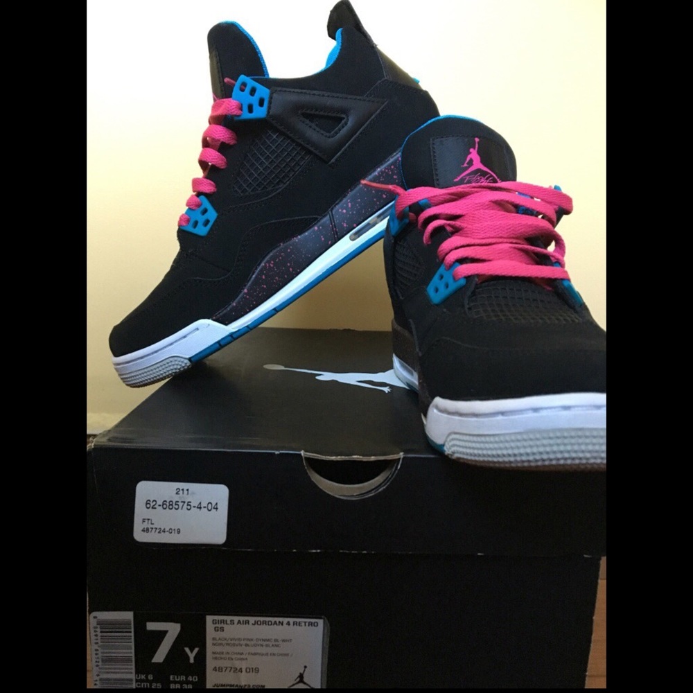 Air Jordan 4 Retro GS size 7 grade school