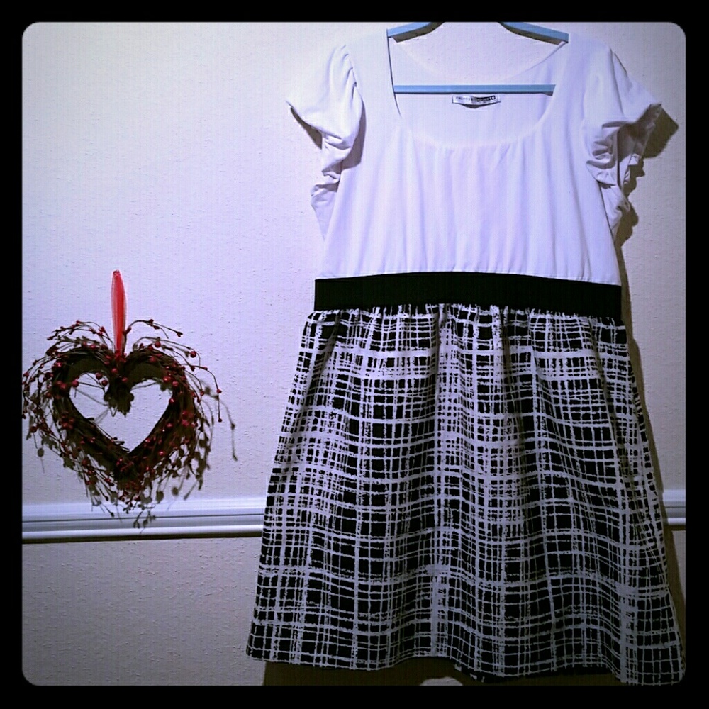 White and lined print skirt two different fabrics